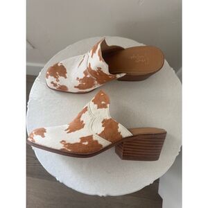 Crown Vintage Tan & White Cowhide Real Hair Fur Mules Block Heel Size 7M NWOB